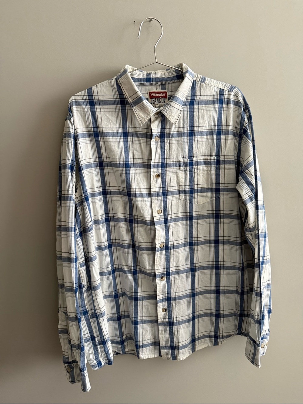 Wrangler Jeans Co White and Blue Plaid Long-Sleeve Button-Down Shirt
